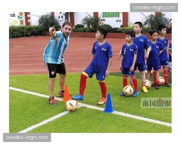 西甲与教育部联合推出“足球进校园”计划,将在百所中小学开设兴趣课 西甲与教育部联合推出“足球进校园”计划,将在百所中小学开设兴趣课