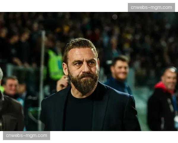 官方:罗马主帅德罗西与俱乐部续约至2027年 官方:罗马主帅德罗西与俱乐部续约至2027年