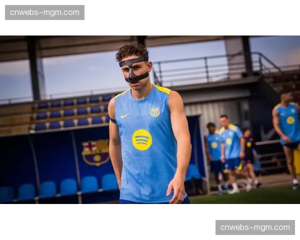 费尔明面部重伤后佩戴防护面具返训，出战塞尔塔仍存疑